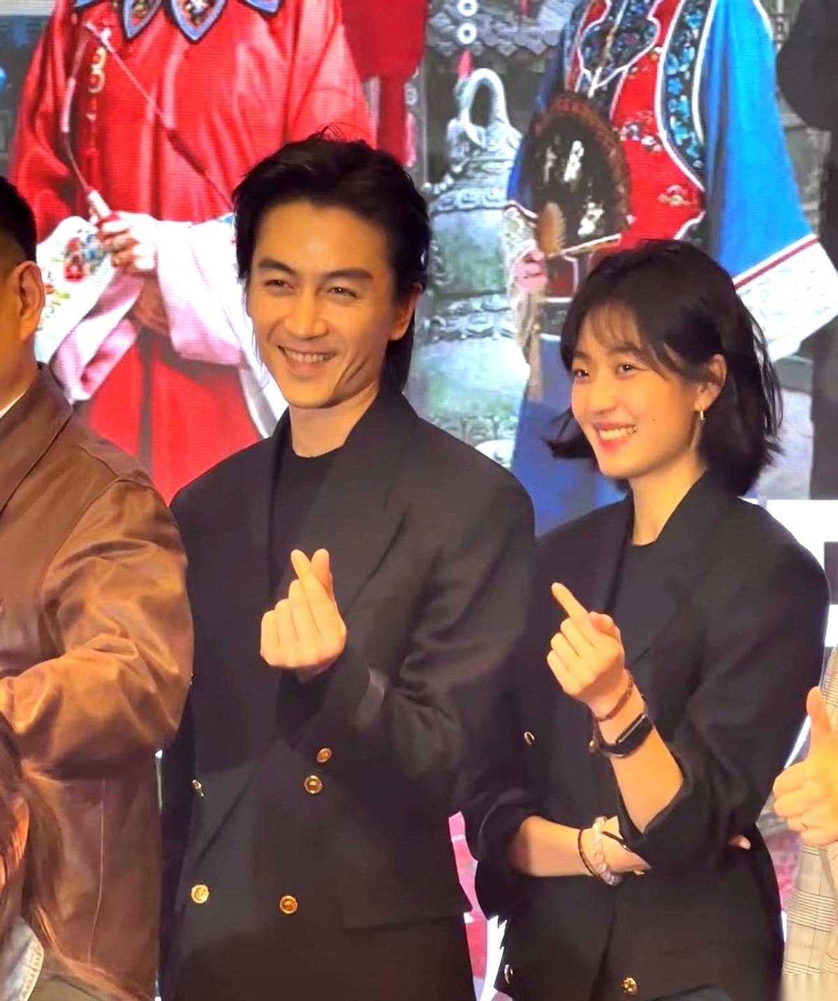 陈晓身上那股子拧巴劲，在一个研讨会上，被孙千不动声色地给拆了。他咧着嘴笑，整个