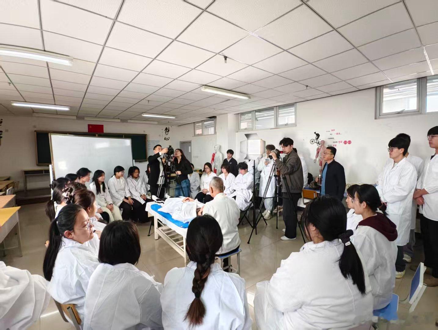 孩子从“心神涣散”到“安静专注”：心脾两虚型多动症的中医推拿方案当因为孩子上课