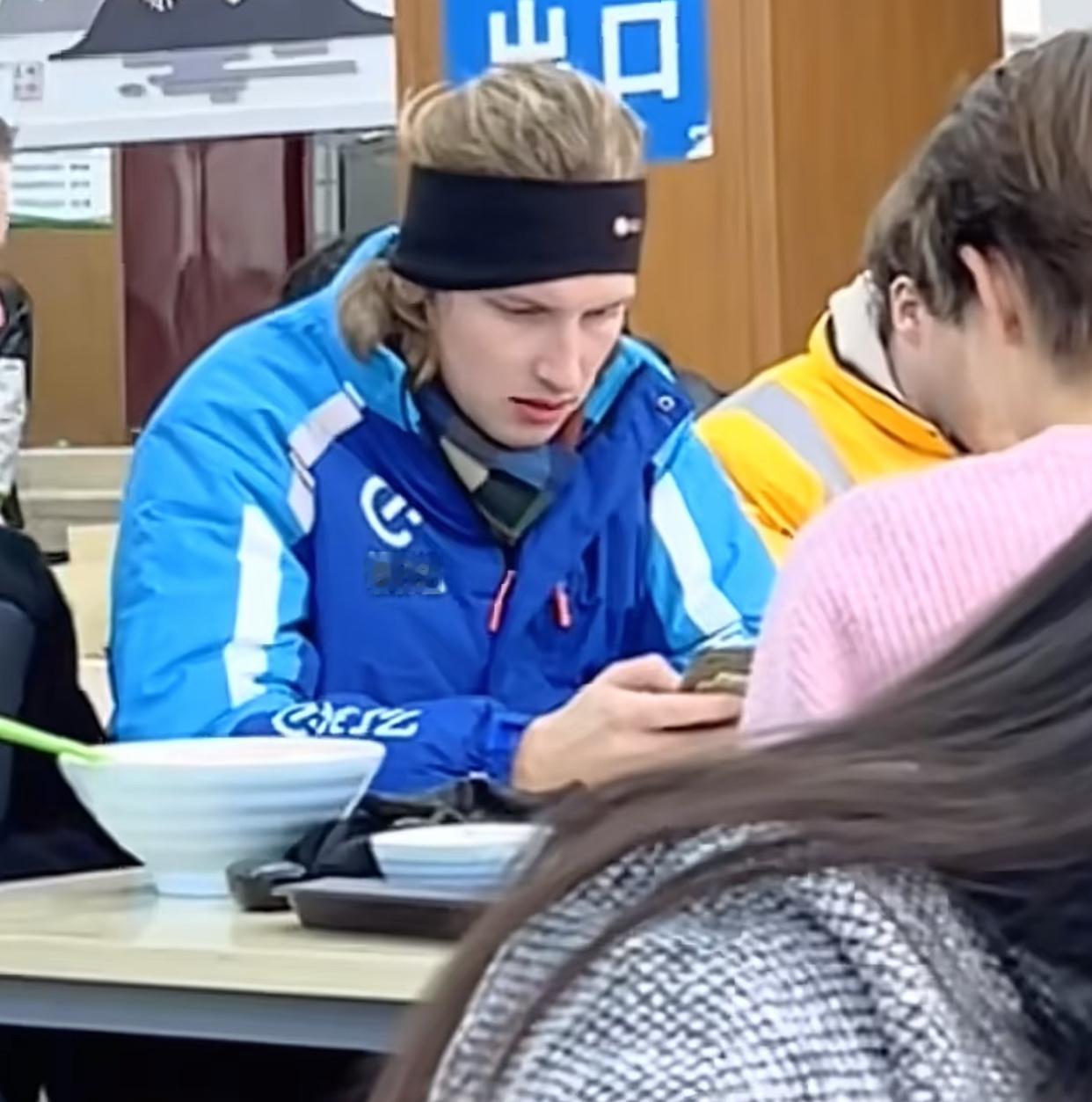 外卖行业都已经这么卷了吗？怎么在上海都有外国人送外卖了？不愧是大上海呀，