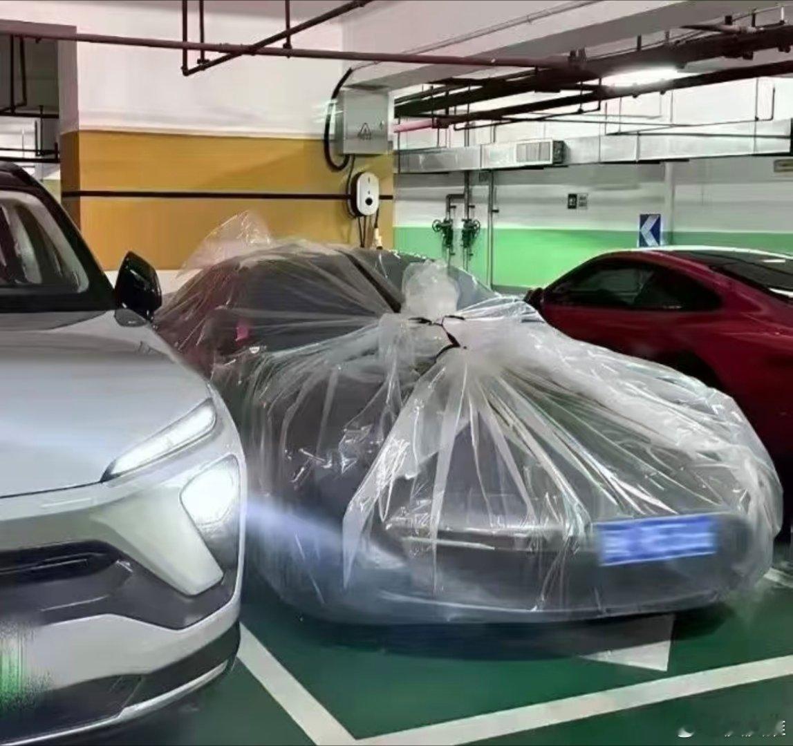 台风桦加沙登录在即，网友拍到的星巴克、麦当劳、瑞幸、小米做的防护[doge][d