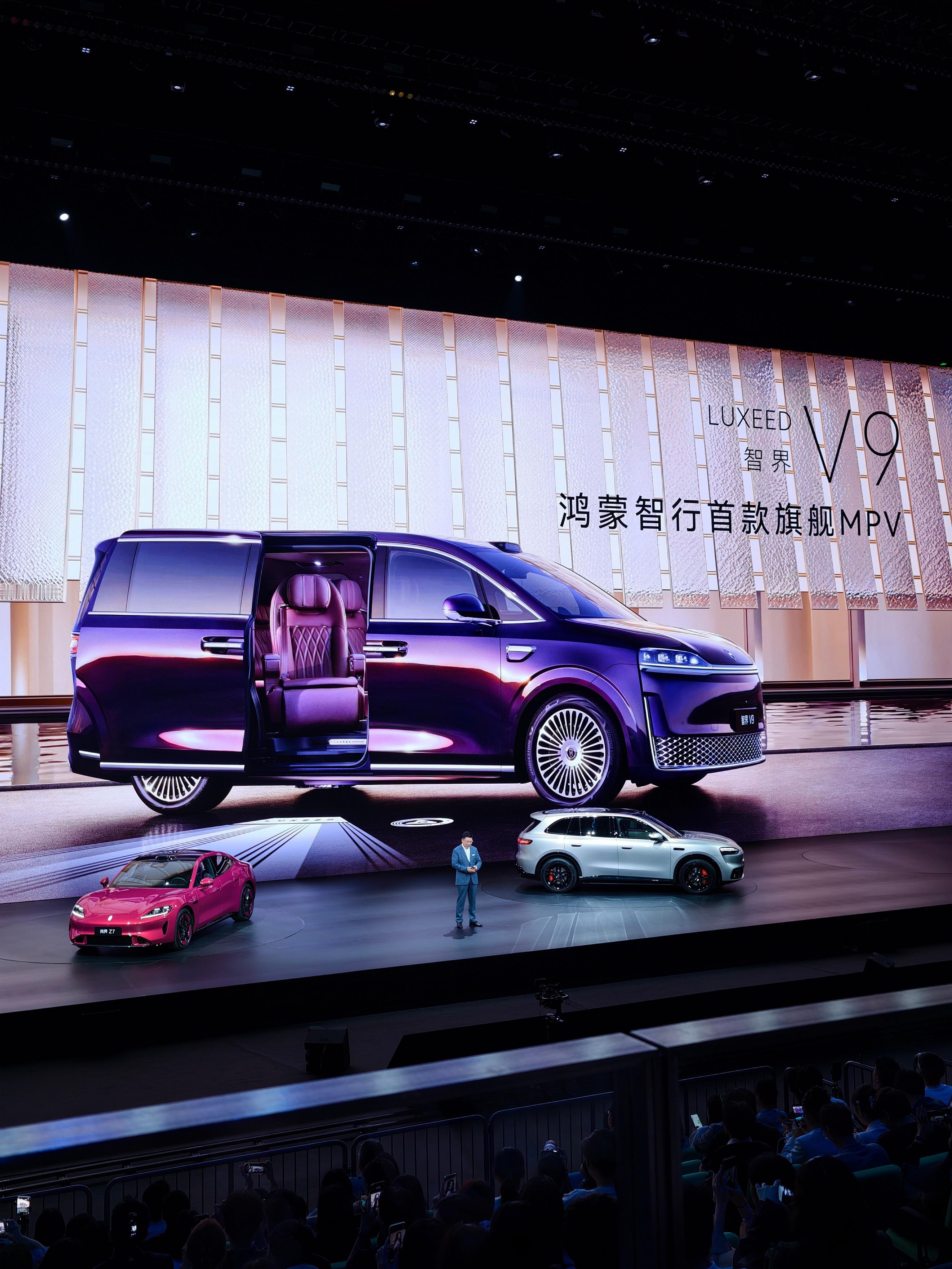 巧了，刚从现场回来，全程目睹私下打听了下，说就是这么设计的要不然怎么那么巧留一台