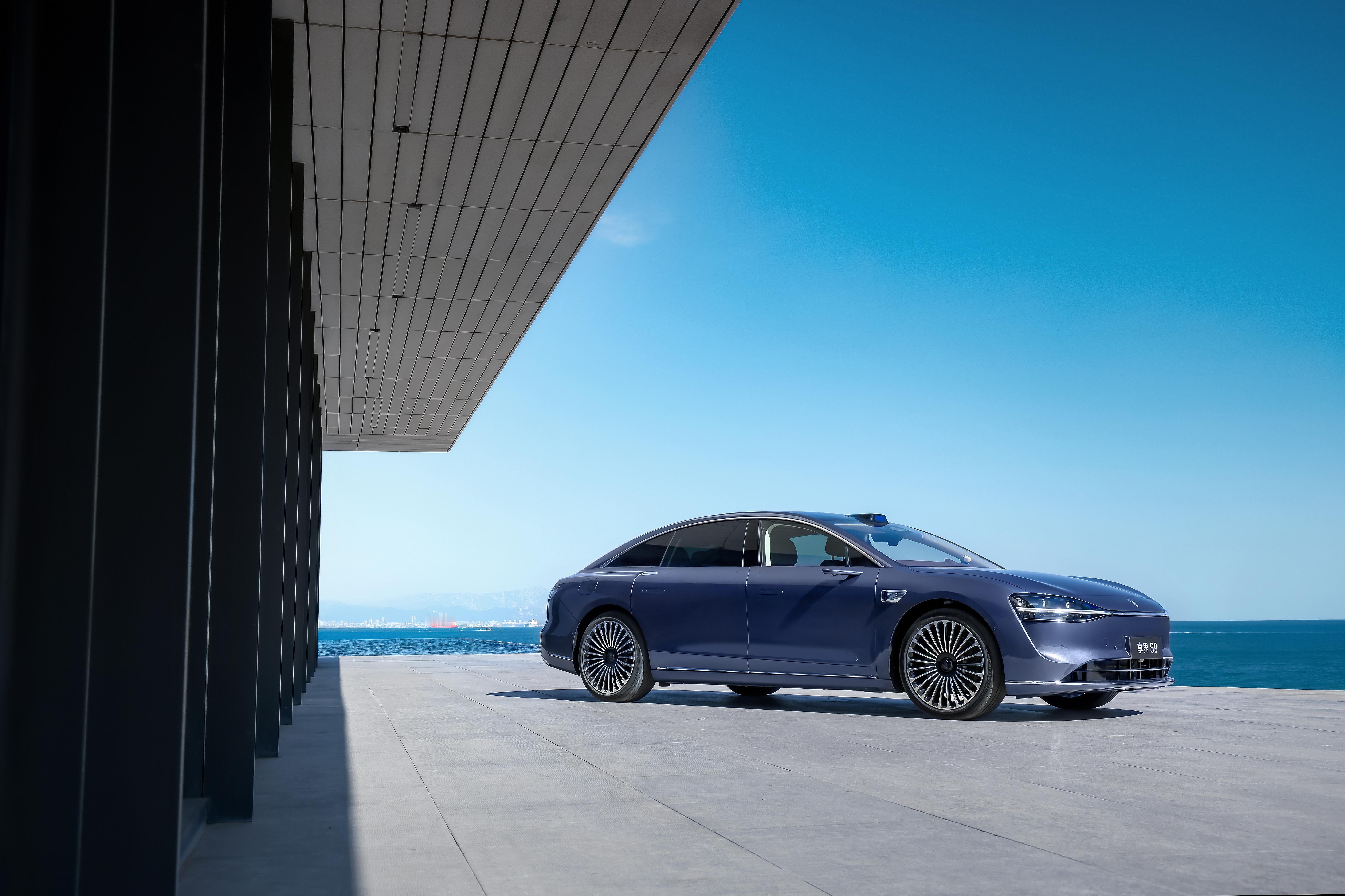 25年压轴车来了!依然是9系!余承东曝新款享界S9将11月上市,星云尾灯和寰宇之