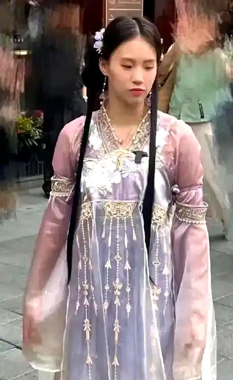 没想到陈芋汐竟然还有这样一层背景陈芋汐的祖父是上海市前体操运动员，父亲在徐汇