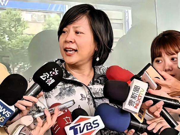 场面失控！陆配不是外国人！李贞秀硬核发声，痛批民进党毁宪乱政台湾政坛最近的