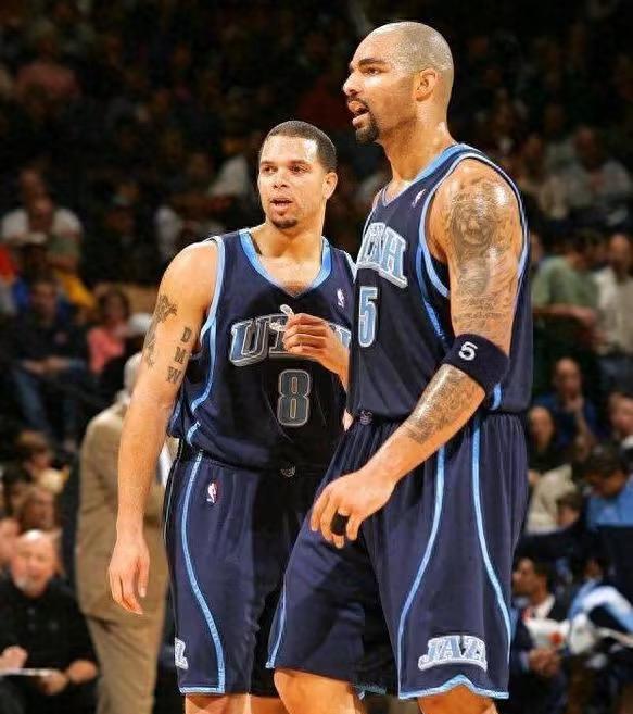 为什么德隆布泽尔组合达不到马龙斯托克顿组合的高度？一、进攻端，德隆进攻实力是强