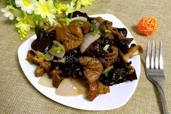在饭桌上遇到这道菜, 尽量少吃, 也别多问, 以免尴尬!