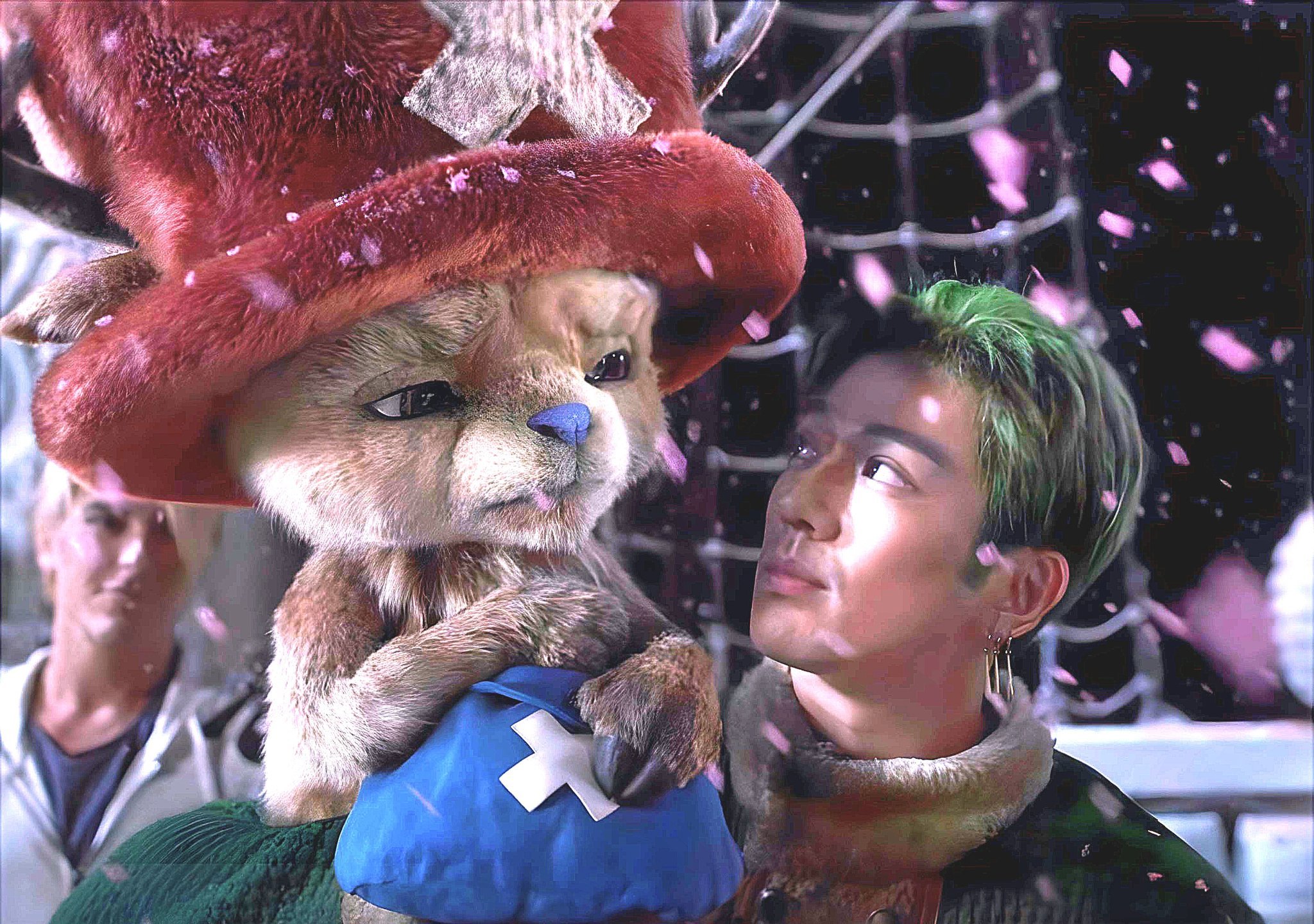 海贼王海贼王索隆好宠乔巴！不过真人版的乔巴好像大了一圈哈哈哈