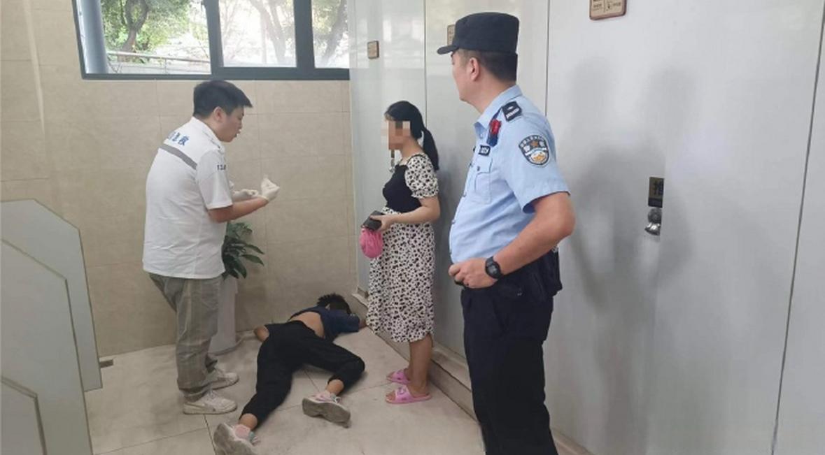 说出来好笑又丢脸！在尿尿的时候，居然突然昏倒，不省人事，还尿一裤子。嗯，这不