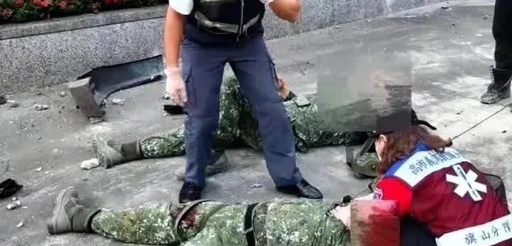 汉光演习还是很震撼的！他们玩真格的啊！看样子车速不慢，这已经是第三起事故了，继续