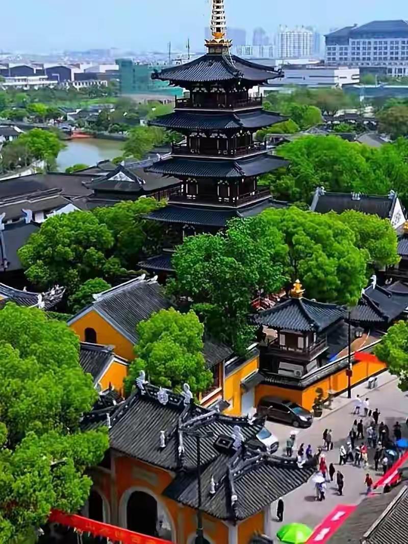 我那个韩国朋友成勋，从苏州回来以后，一路上话很少，就是摇头。我以为他要说哪里不好
