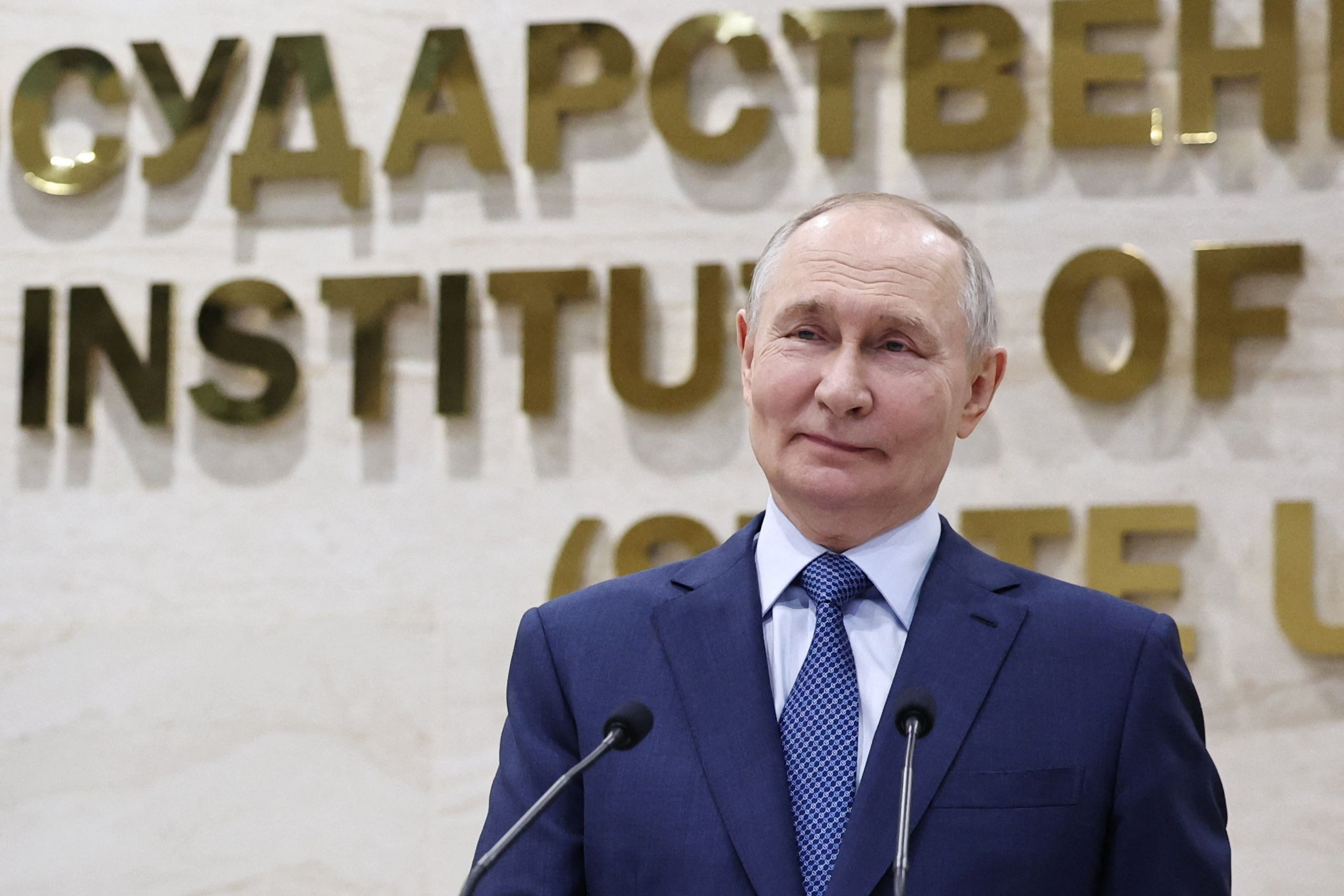 【#普京称俄将大力开发北极航道#】据塔斯社1月23日报道，俄罗斯总统普京在莫斯科