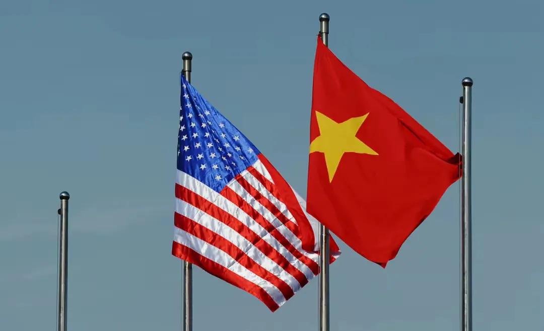 特朗普对各国发完关税信件后，越南第一个举了白旗。没想到，投降太快反而成了弱点——