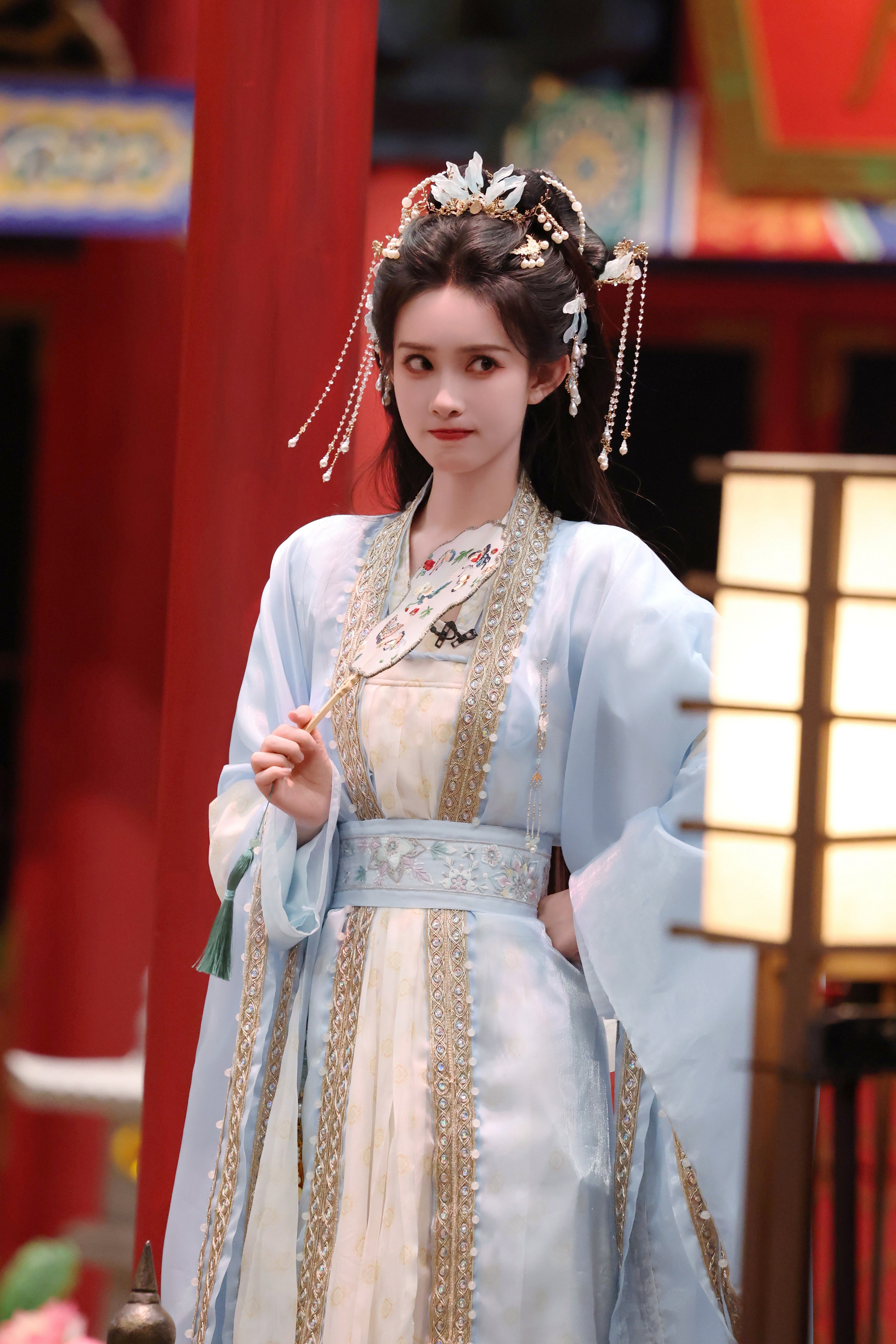 这个女人又在卖萌！！！！​​​