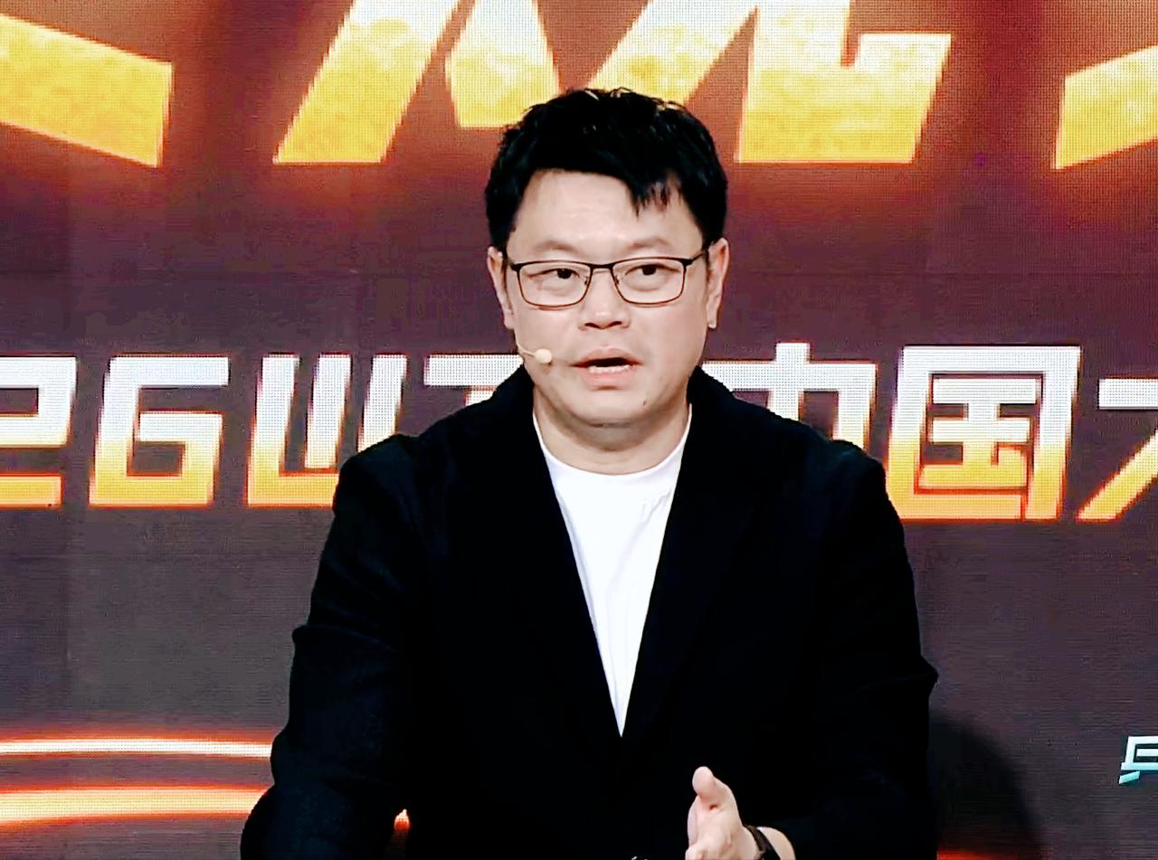 佐藤瞳4:1战胜朱思冰的时候，侯英超为啥气的不说话了？这场球从第一局6:6就
