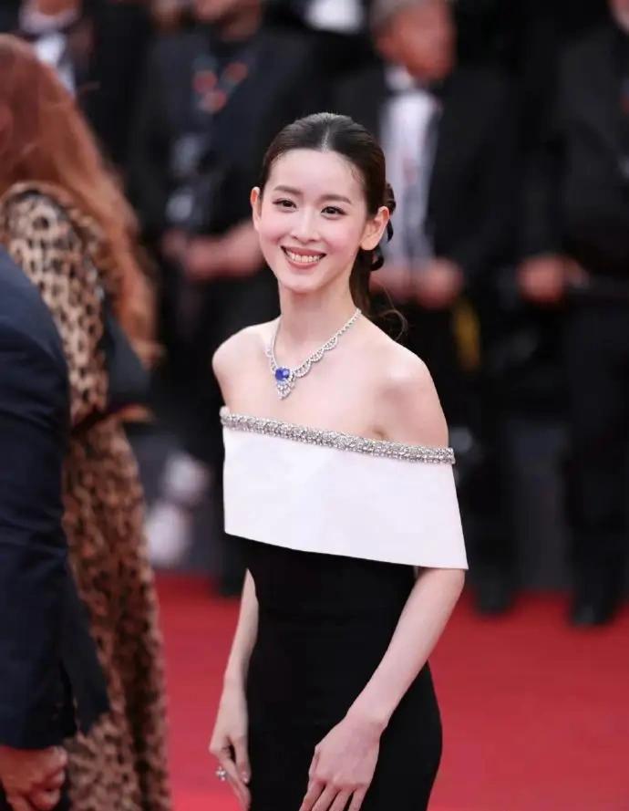 章泽天这套戛纳红毯礼服怎么评？