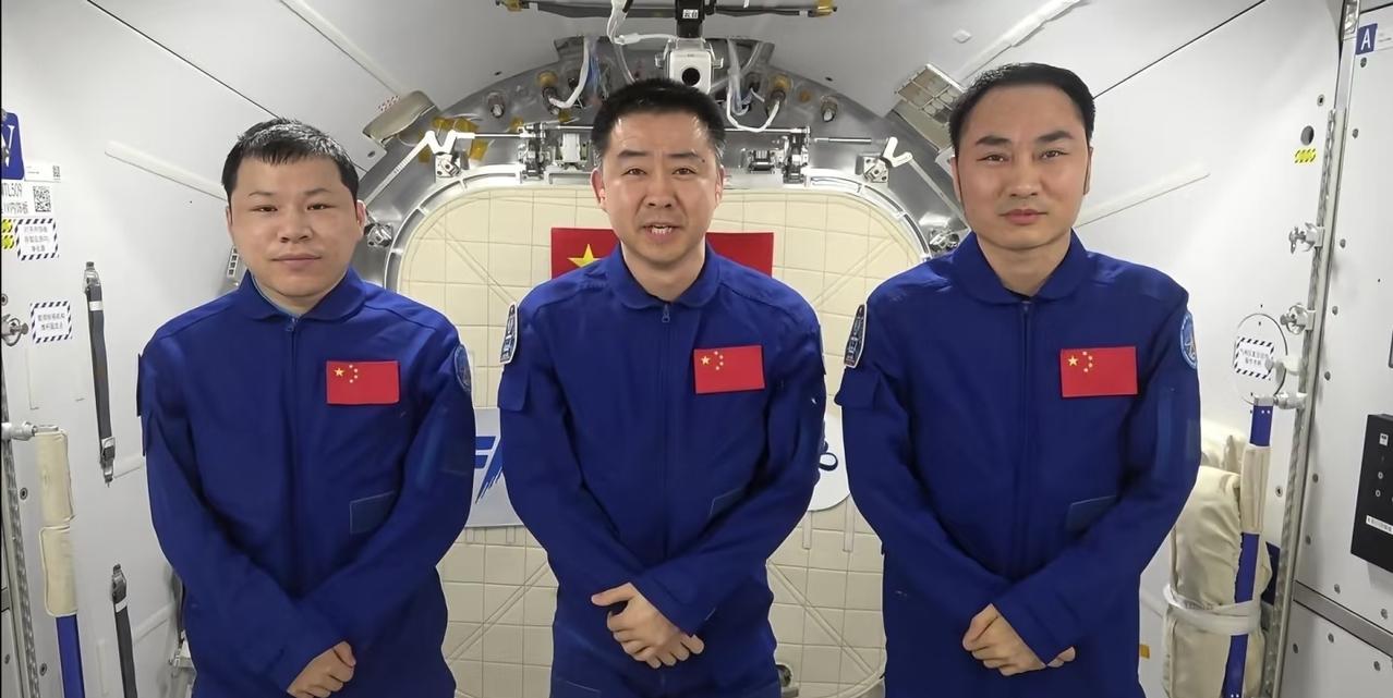 神舟乘组“换船”非为货运：安全优先，计划未改神舟二十号乘组改乘神舟二十一返