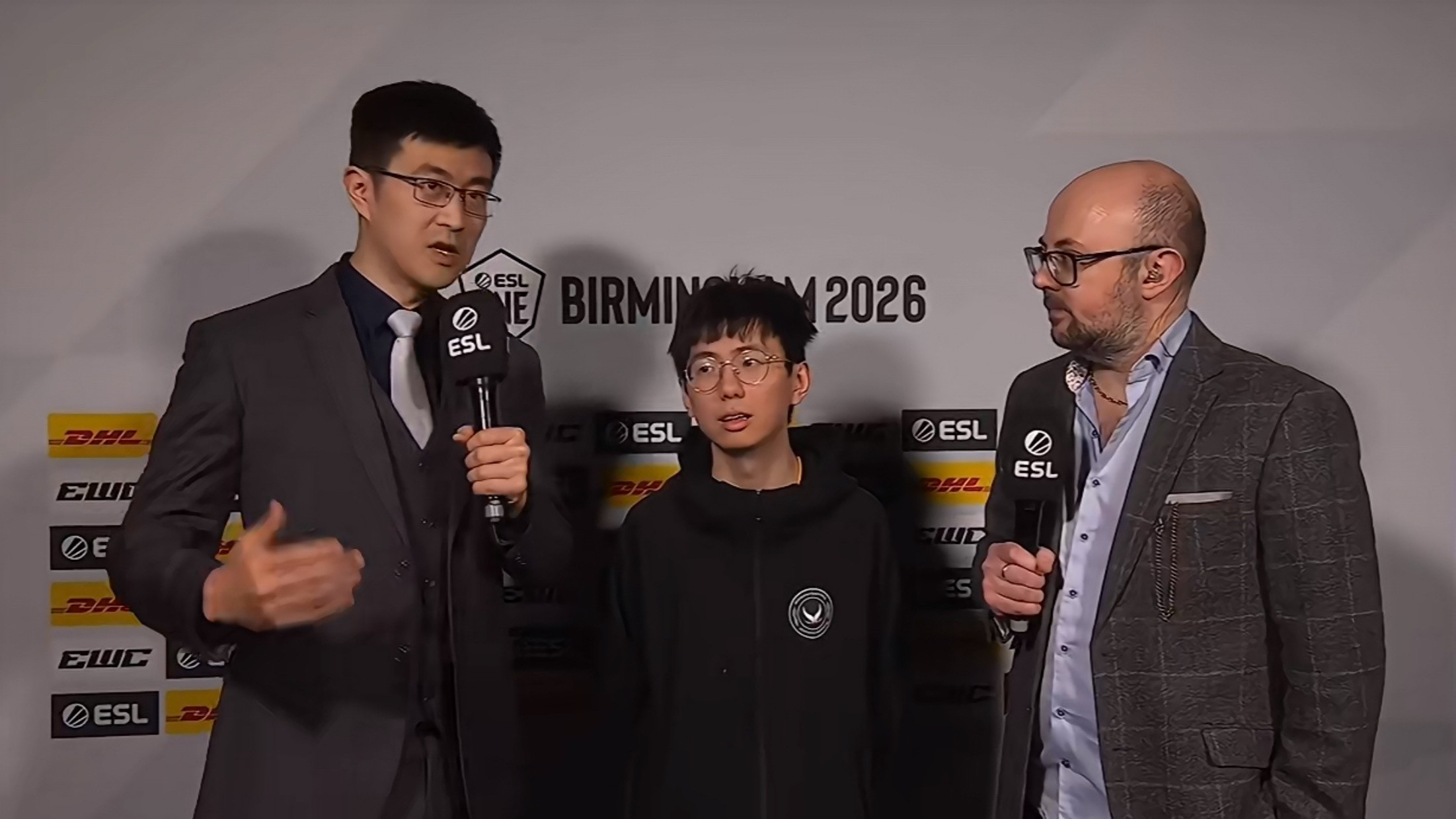 Xxs：谢谢大家支持，没有打的很好，感觉还可以更进一步。第三把6分钟的时候紫猫控