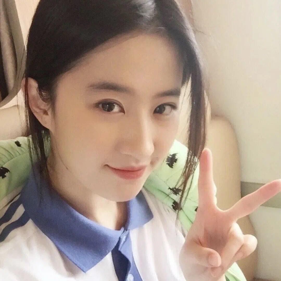 随意的微笑就很治愈刘亦菲