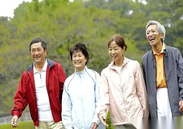 都说退休有六大底气：身体好，有退休金，有存款，有老伴，有朋友，孩子不操心。隔壁