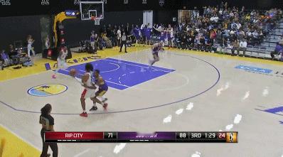 可以，这球扣得真可以，很干脆，这是杨瀚森需要成长的模样。