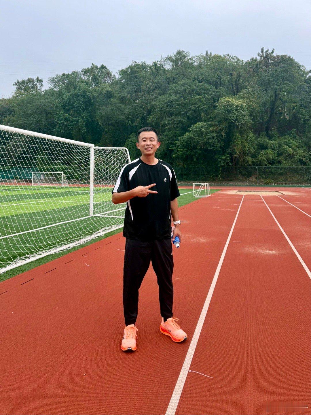 上课前溜达溜达慢跑10公里耐克迈柔校园跑空腹有氧​​​