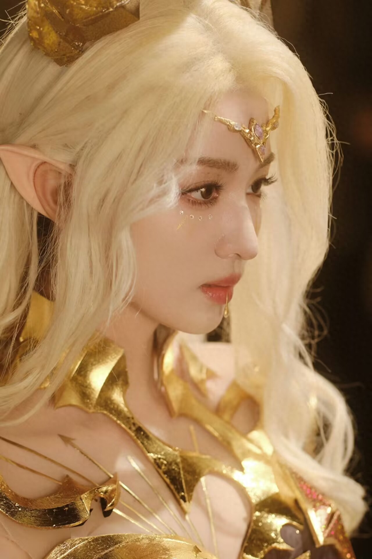王楚然龙族女王造型：星火璀璨、闪耀光芒！