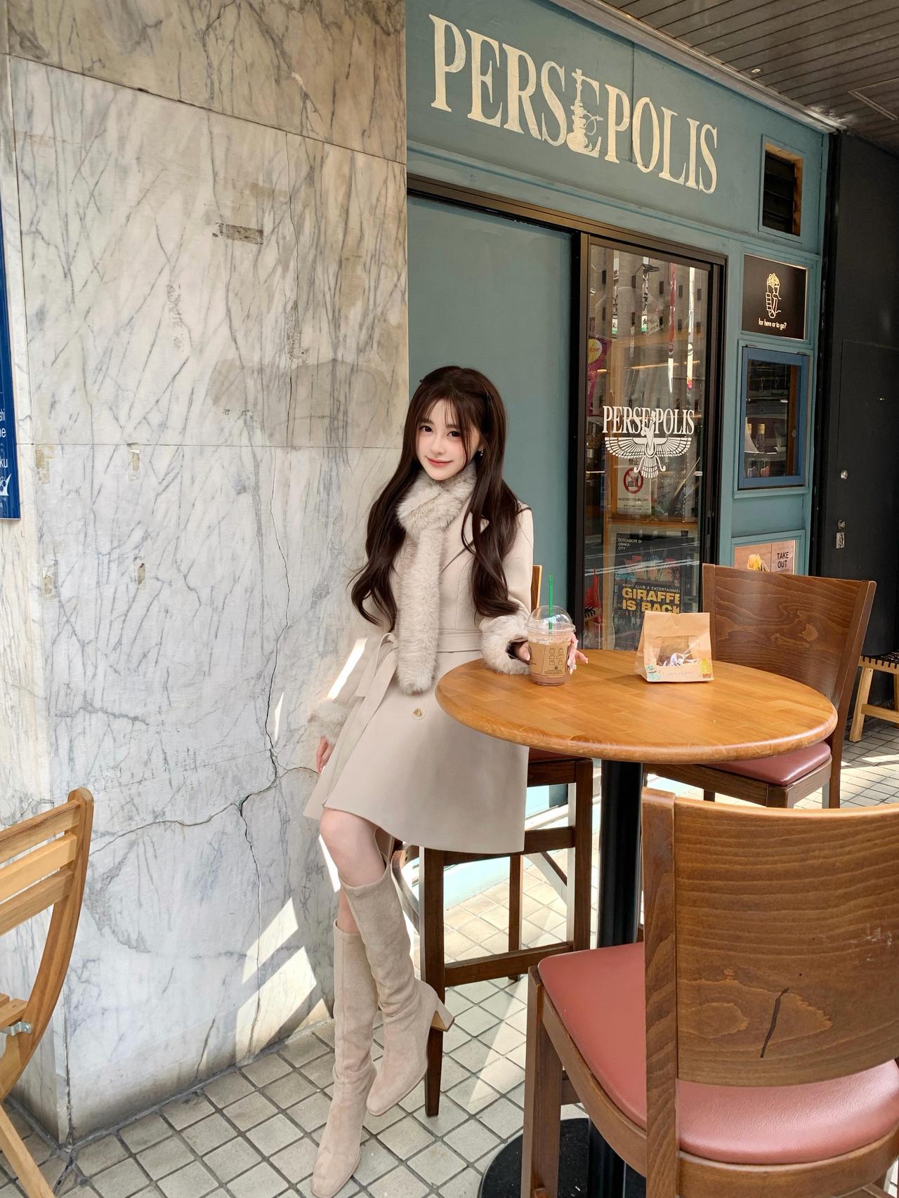 小猫喜欢谁就黏着谁(៸៸᳐⁃⩊⁃៸៸᳐)ฅ