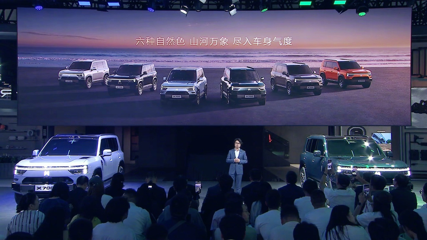 【东风猛士全新X系列首款车型X700亮相，搭载华为乾崑智驾】8月21