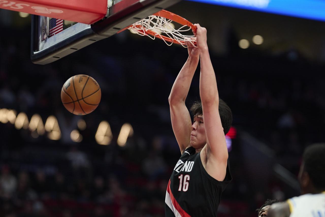 开拓者主帅斯普利特一句话，让中国球迷集体破防：“杨瀚森确实变强了！”从夏季联赛