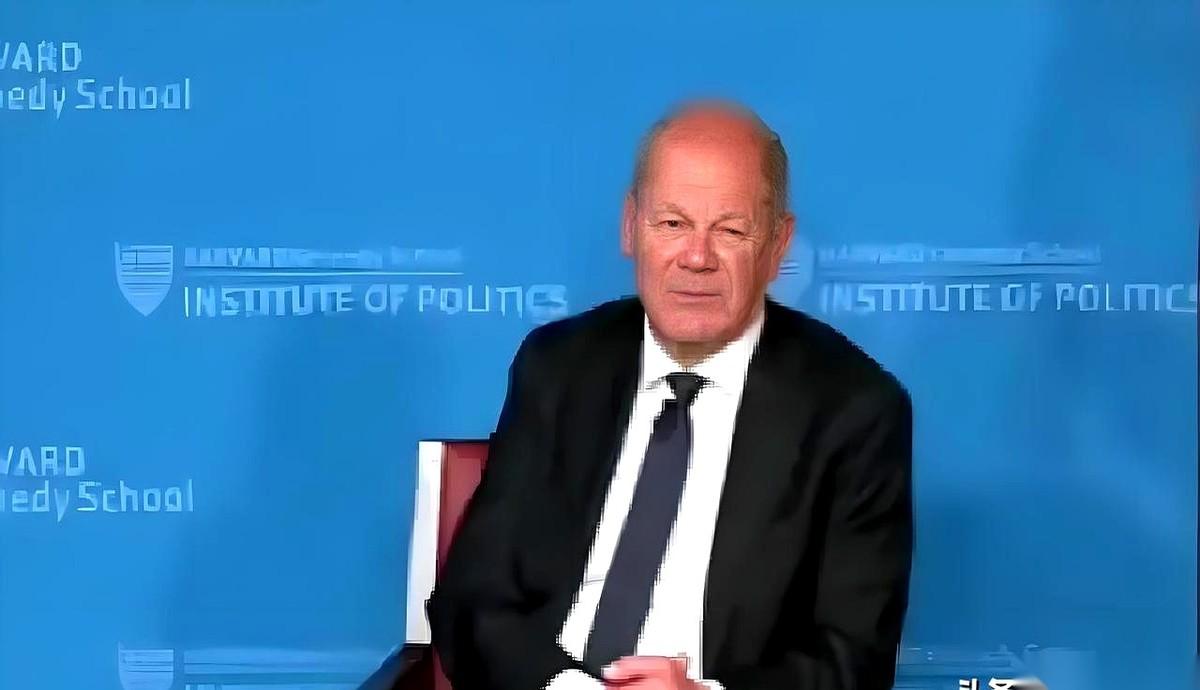 德国前总理朔尔茨，站上哈佛的讲台，没半句客套，直接把自家老底给掀了。他说，我们