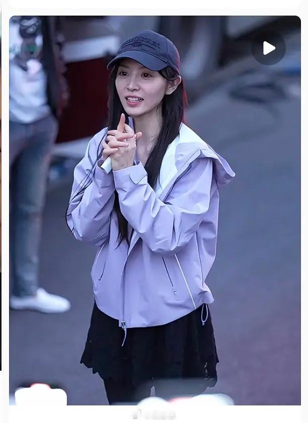 田曦薇这瘦的脸都脱相了​​​