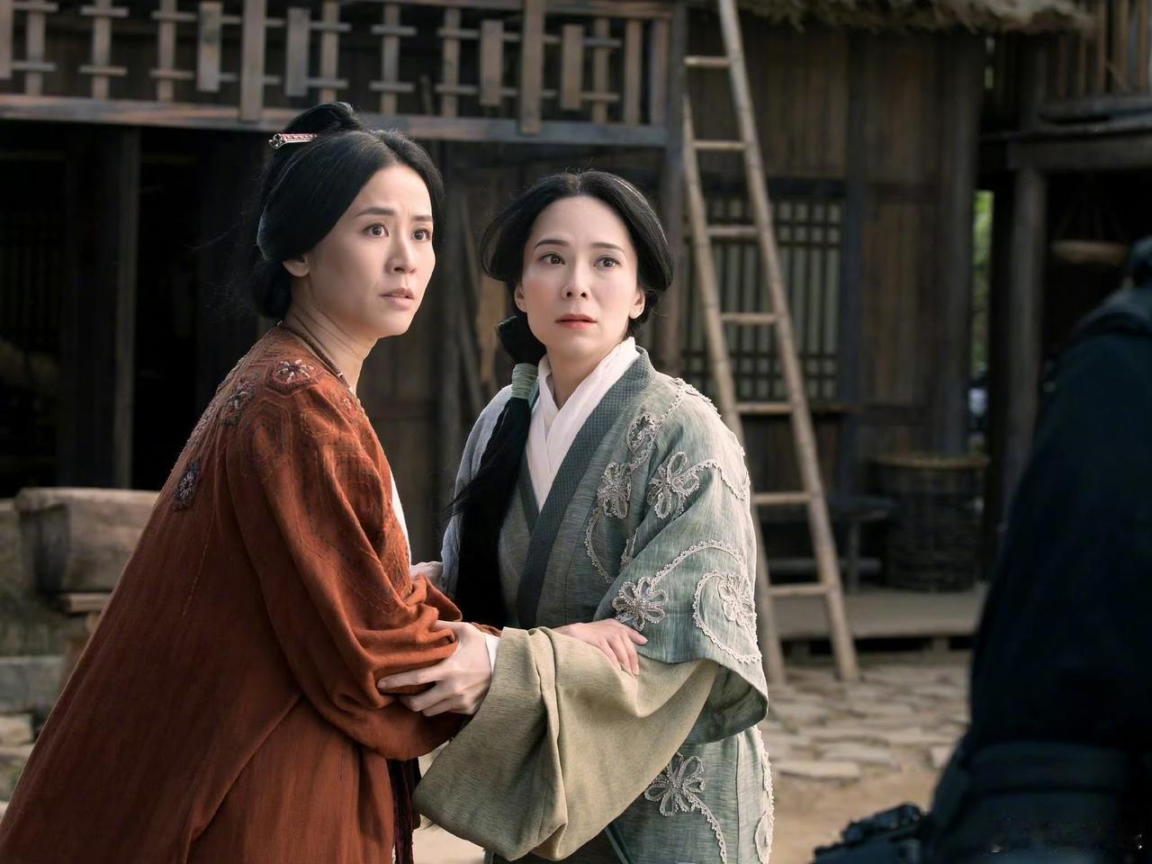 当年《寻秦记》的三位女主角，悉数回归参演了电影版。唯独郭羡妮，生儿育女后容貌显老