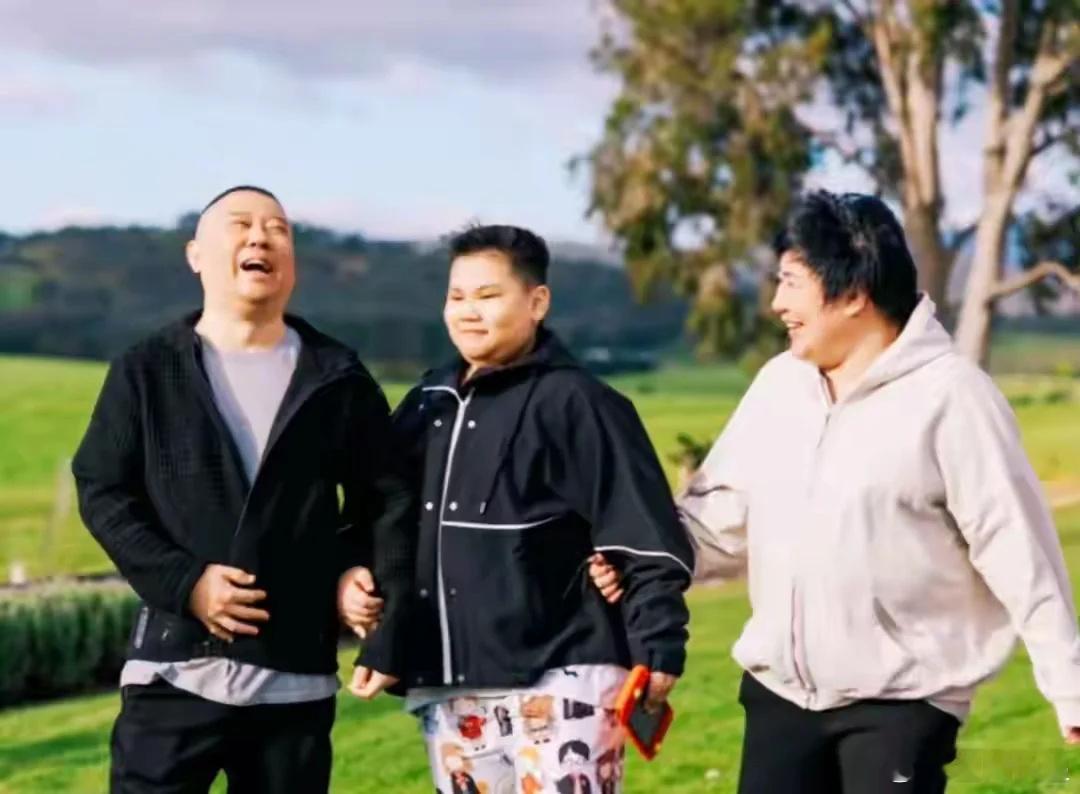 郭德纲10岁小儿子身高小朋友怎么胖成这样？不减肥吗？这么看还是郭麒麟顺眼点[允悲