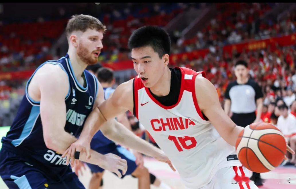 热身赛第二场，中国男篮72:91乌拉圭男篮，对中国男篮队员打分评价如下:1、庞