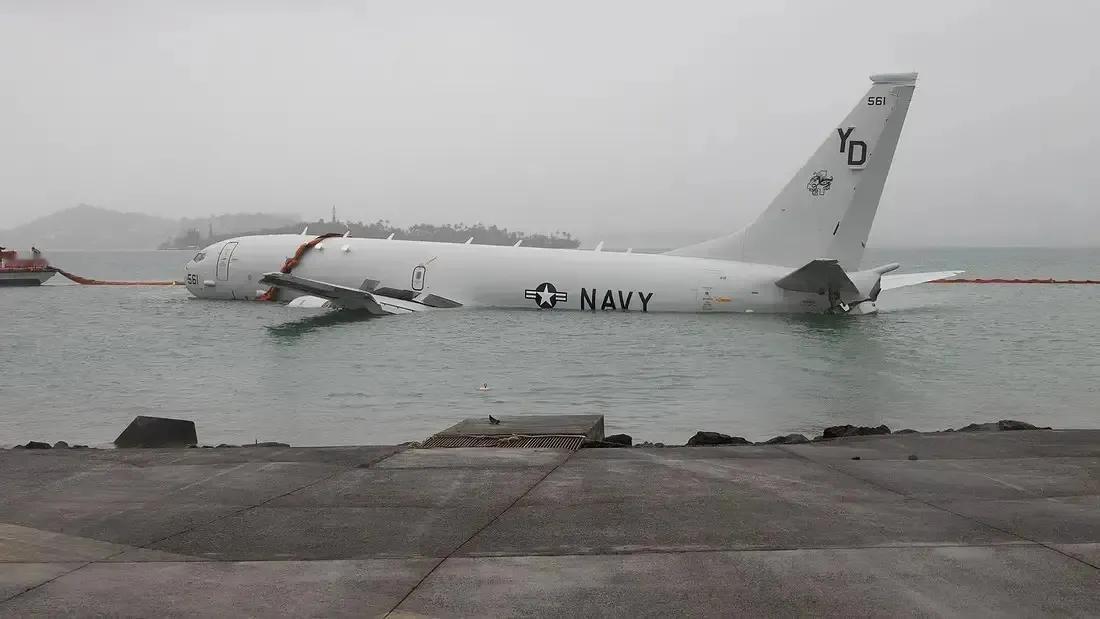 美国海军一架编号YD-561的P-8A“海神”反潜巡逻机于2023年11月20日