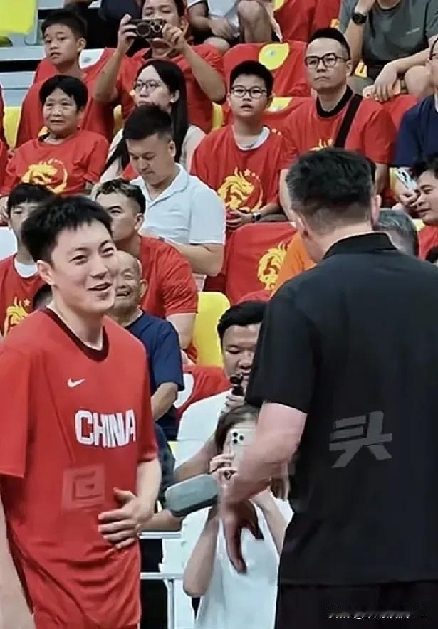 仅三人能打！男篮惨败背后，全队唯独两人打出价值对阵乌拉圭的惨败，让男篮球员