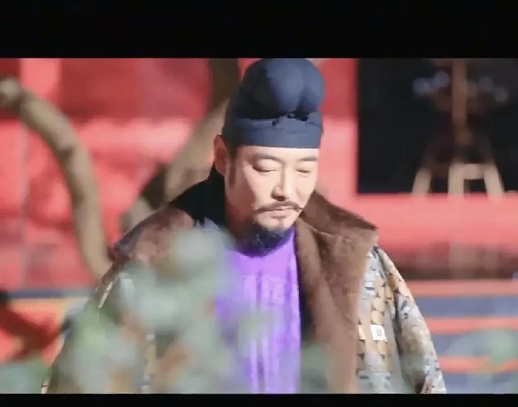 左相“负荆请罪”，右相“脱貂同跪”《长安的荔枝》右相披的貂皮大氅太高级了。褐色