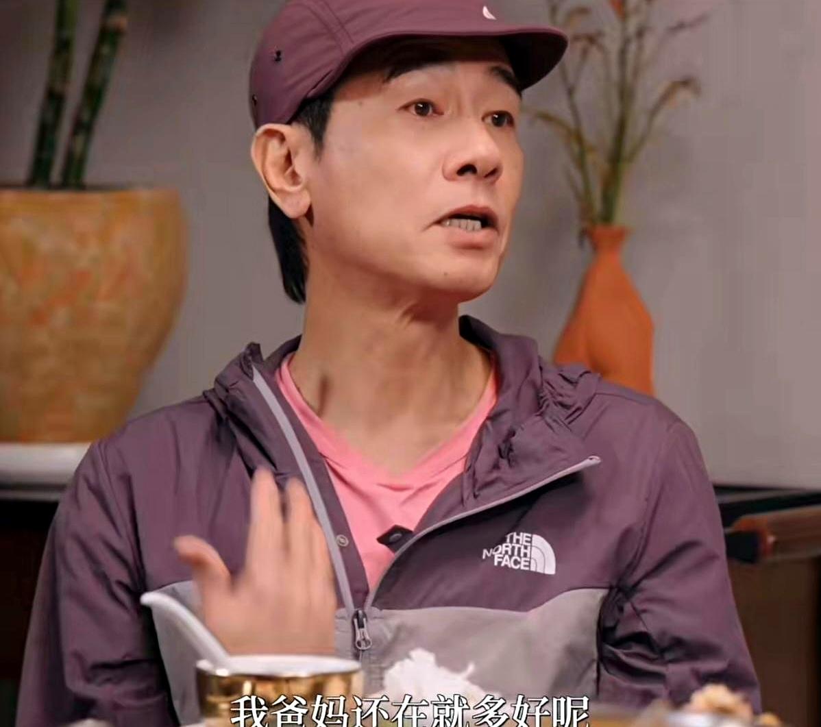 李诞在节目里一问“遗憾是什么”，陈小春一下子把人说沉默了。真要挑一个最放不下的