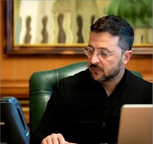 美俄乌要谈了？北约先锁死立场：谁让步、谁硬刚，今夜已分胜负。2月21日，