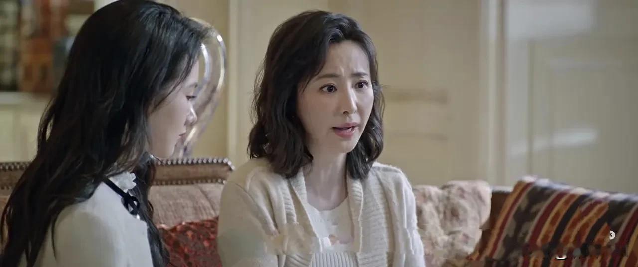 《骄阳似我》中，三个女人的人生经历，因为选择不同，最终结局截然不同。钱芳萍因