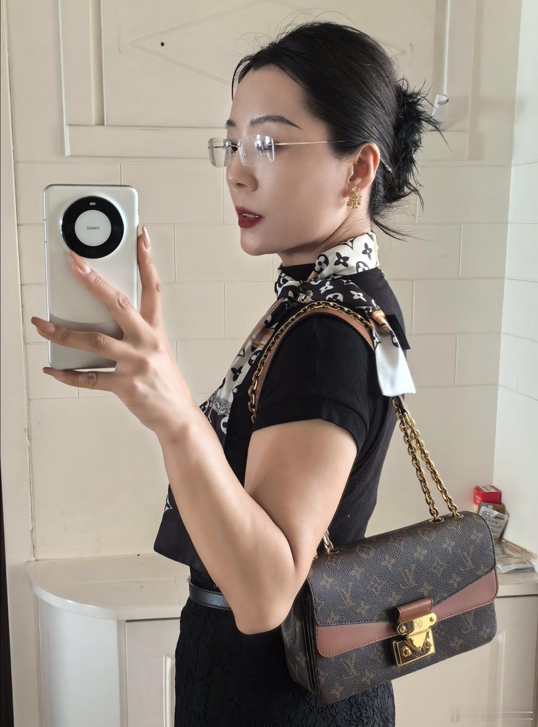 气质美腿阿姨​​​