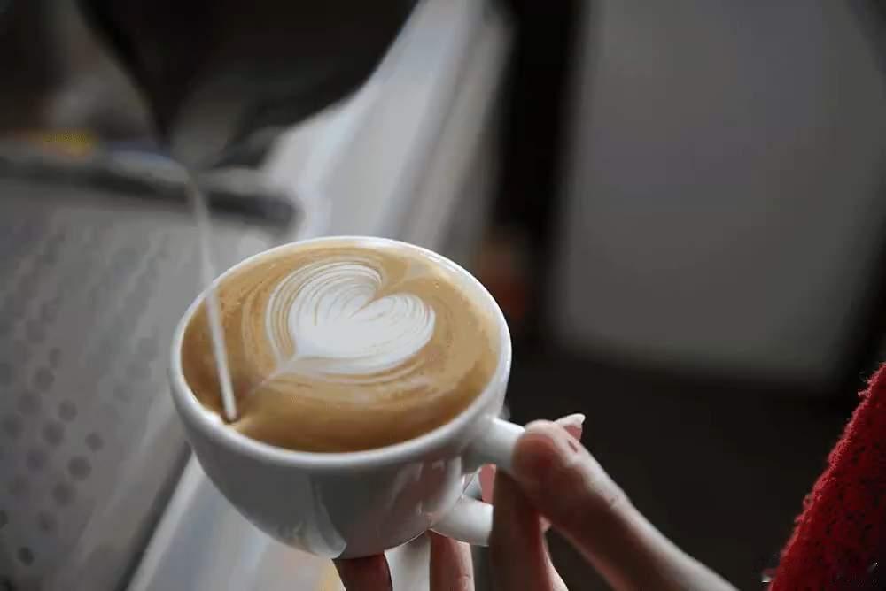 咖啡加奶对抗炎症效果翻倍咖啡加牛奶抗炎效果翻倍这一说法源于丹麦哥本哈根大学发表的