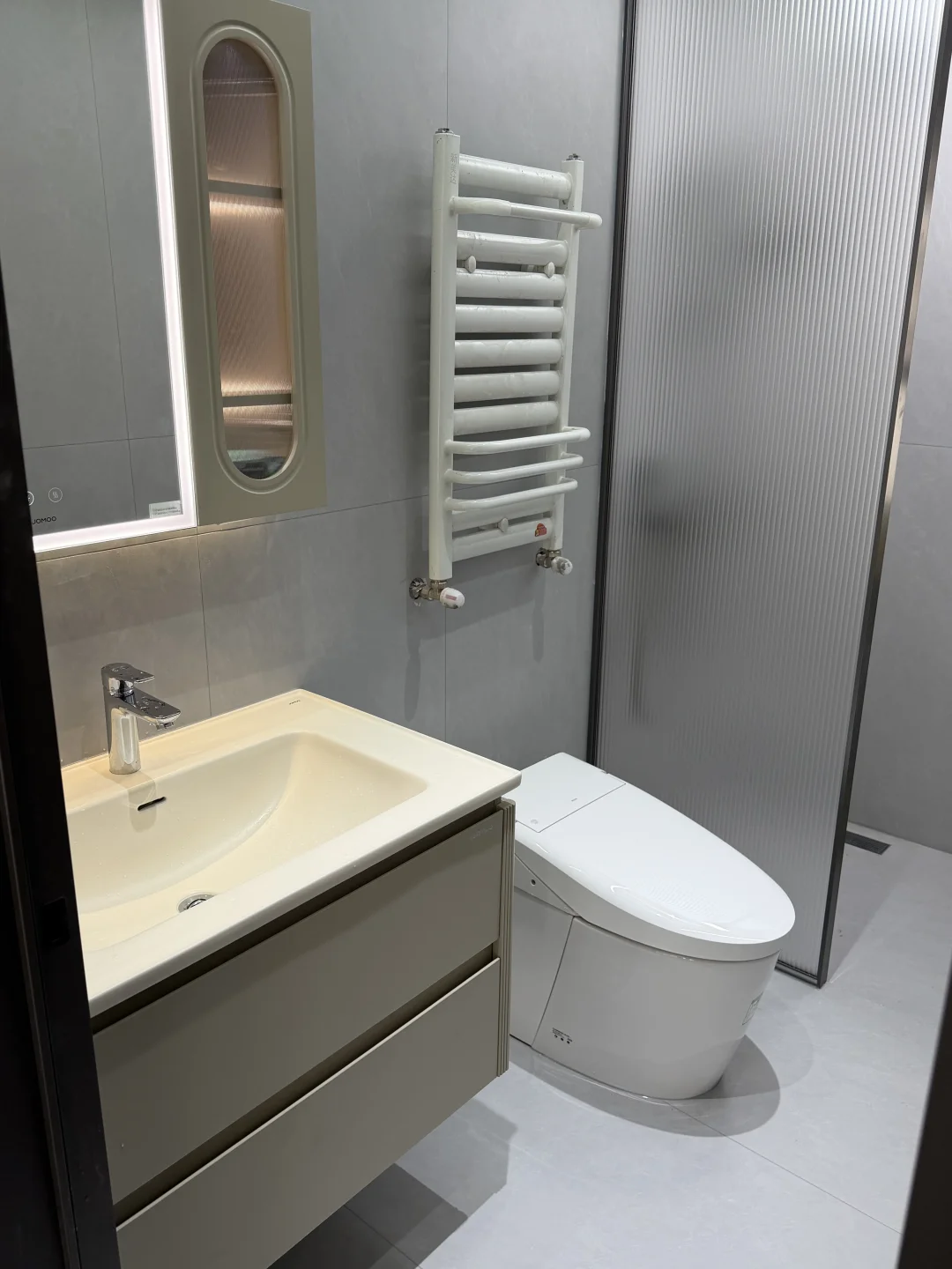 新家的第一个浴室柜颜色翻车❗️❗️