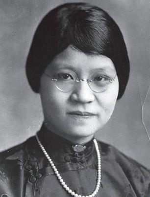 1901年，17岁的杨荫榆被嫁入蒋家。新婚之夜，新郎直瞪着她，口水直流，直嚷着要
