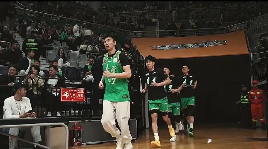 接下来就看辽宁队成年组了！本次全运会u22男篮完成了5场全胜的傲人成绩，五场比