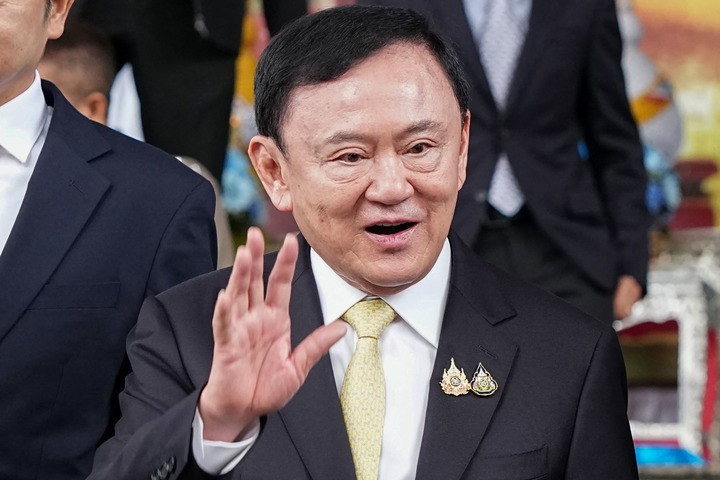 【#泰国前总理他信亵渎王室指控被撤销#】#泰法院撤销他信亵渎王室指控#据法新社