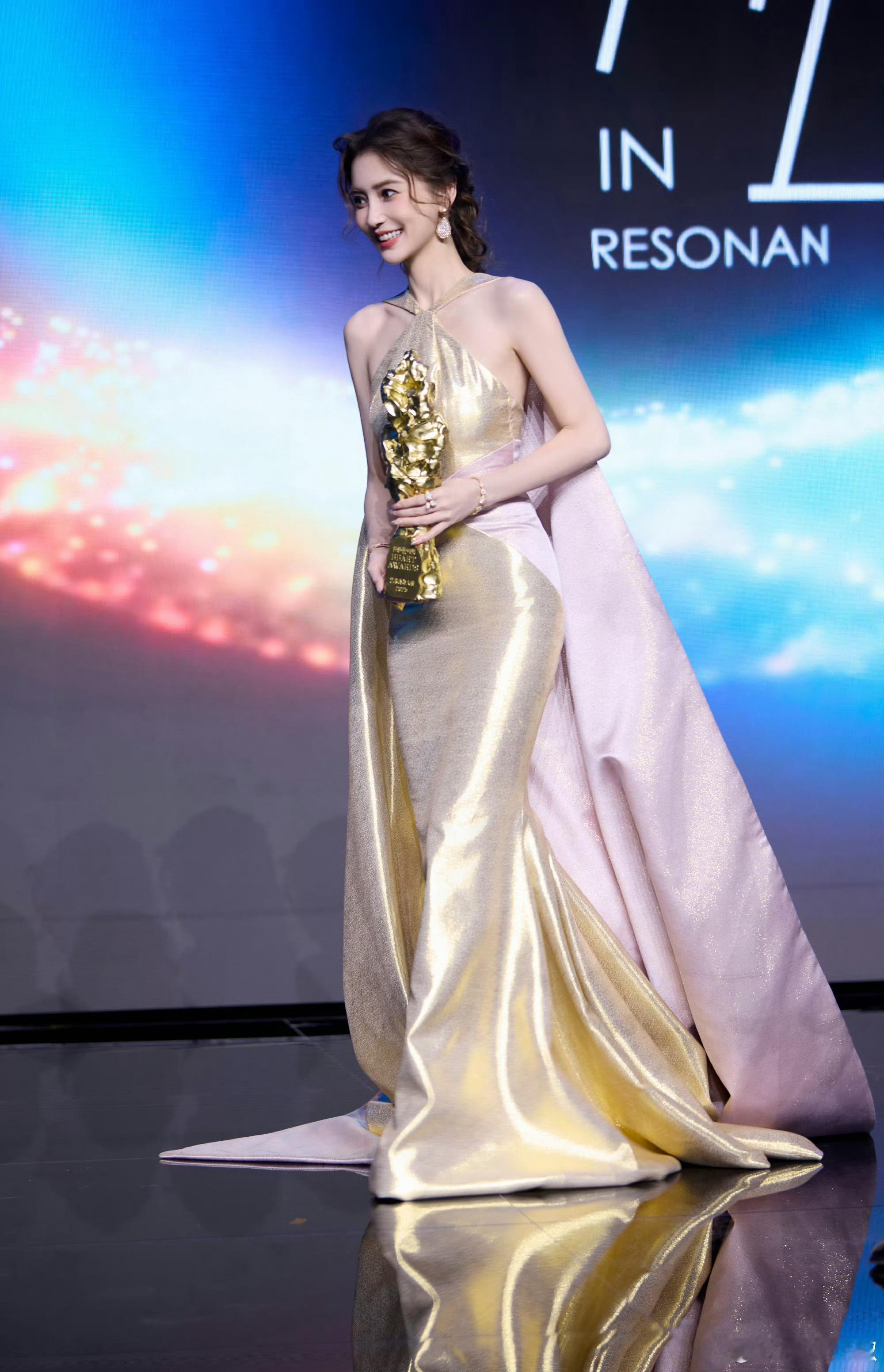 Angelababy我保证她是天使杨颖金色高定