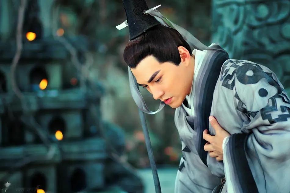 王重阳，唯一公认的天下第一高手，可是，有两个人的存在，让他坐不稳这个第一。此二