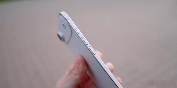 苹果将发布史上最薄iPhone17Air，厚5.5mm，搭载6.6英寸LTP
