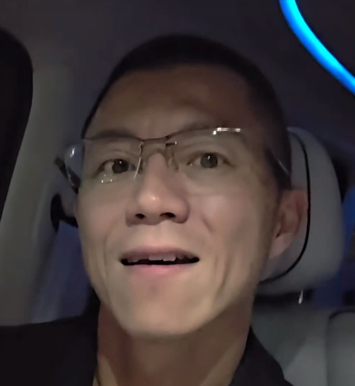陈震:最近有一个特别统一的文案“说尊界S8001.5T发动机，凭什么和劳斯莱斯